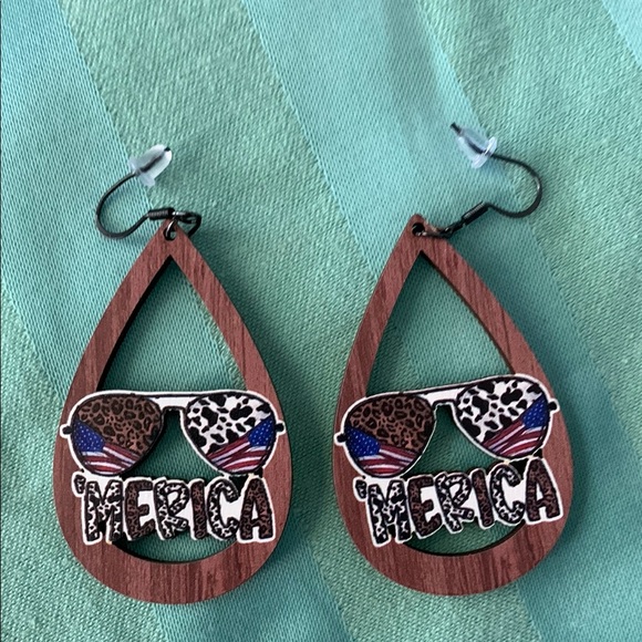 Patriotic Wooden 'Merica Earrings with Leopard Print - Picture 2 of 4